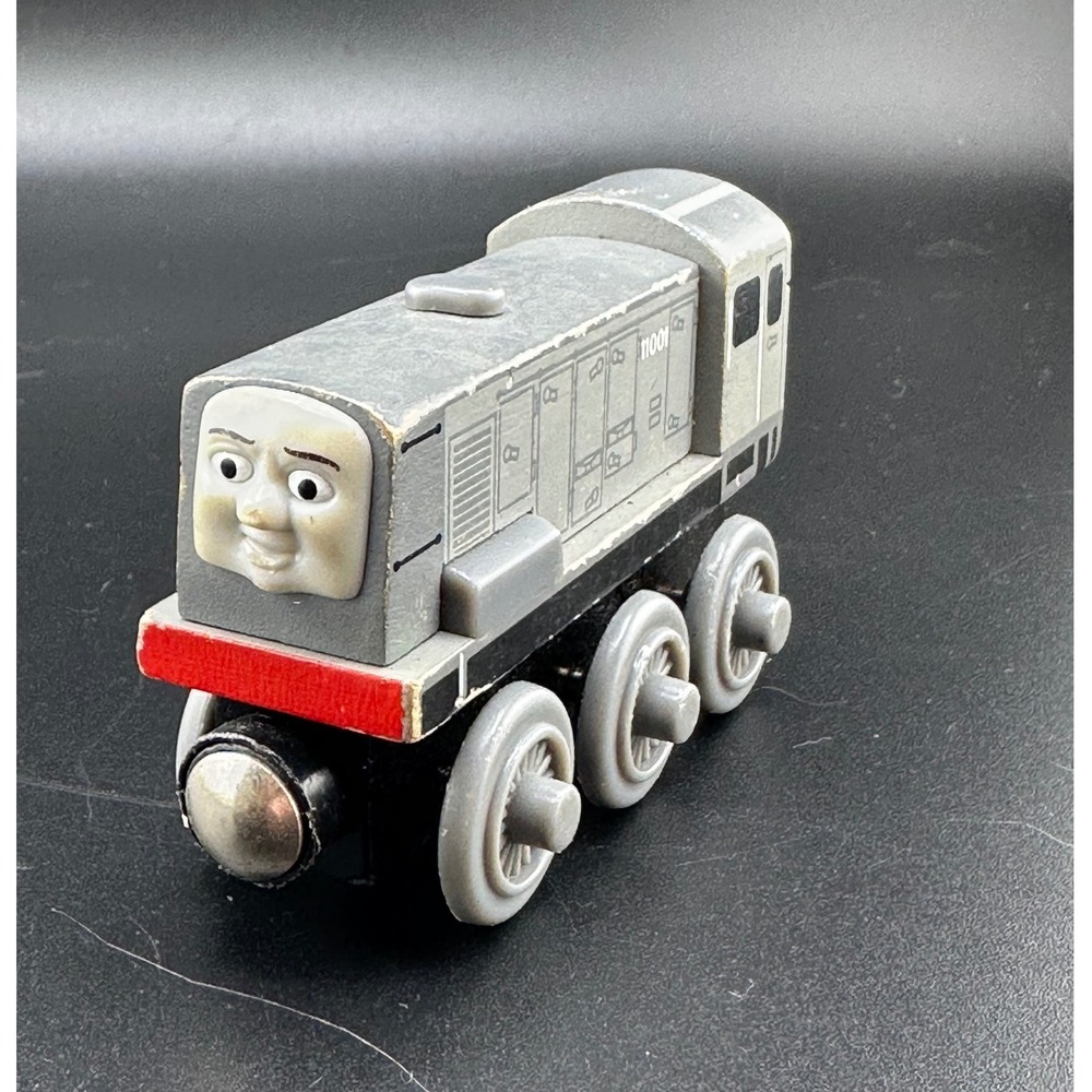 Thomas & Friends Dennis Wooden Railway‎ Train 2003 Vtg Magnetic Diesel Engine